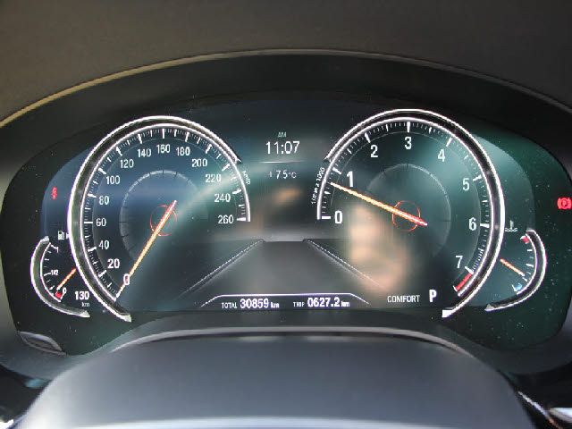 BMW 5SERIES SEDAN 2018 Image 31