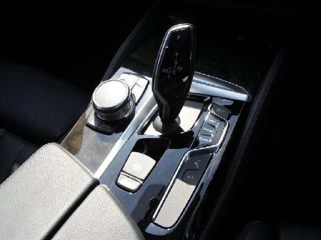 BMW 5SERIES SEDAN 2018 Image 31