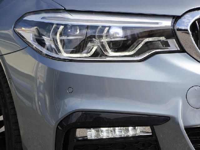 BMW 5SERIES SEDAN 2018 Image 31
