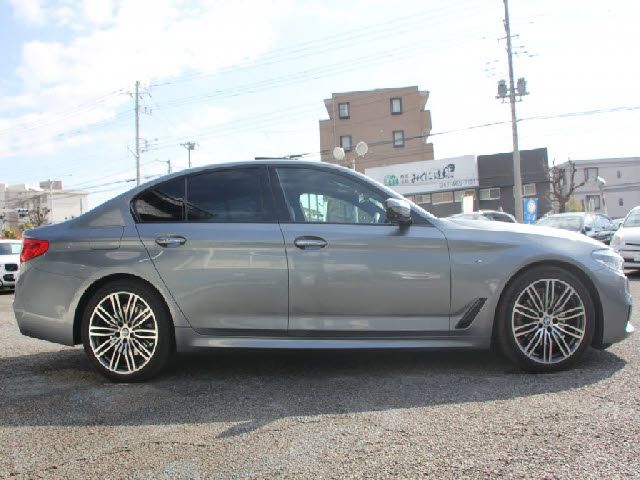 BMW 5SERIES SEDAN 2018 Image 31