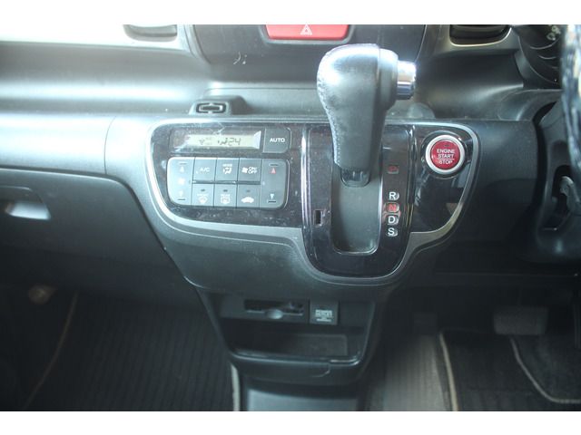 HONDA N BOX 2016 Image 31