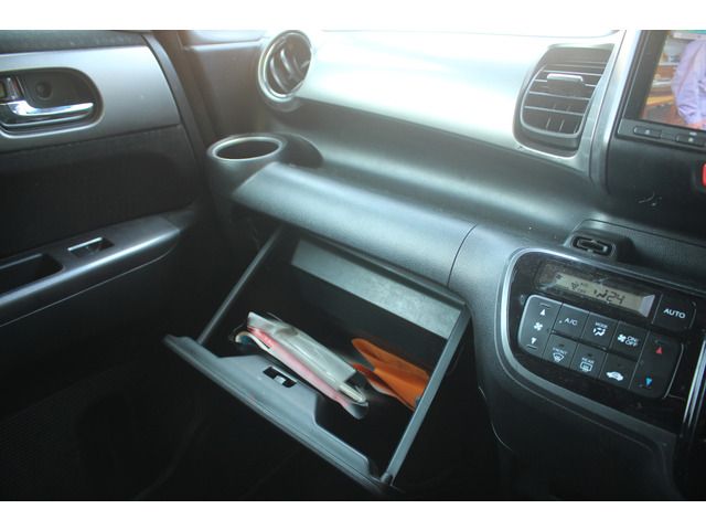 HONDA N BOX 2016 Image 31