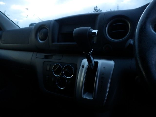 NISSAN NV350 CARAVAN 4WD 2014 Image 31