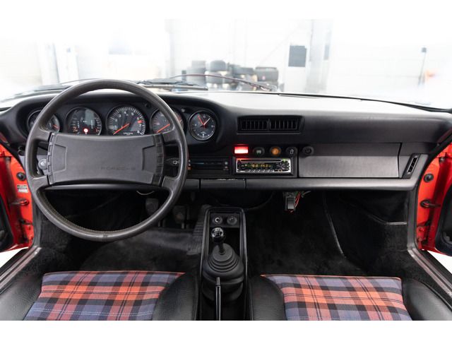 PORSCHE 911 1977 Image 31