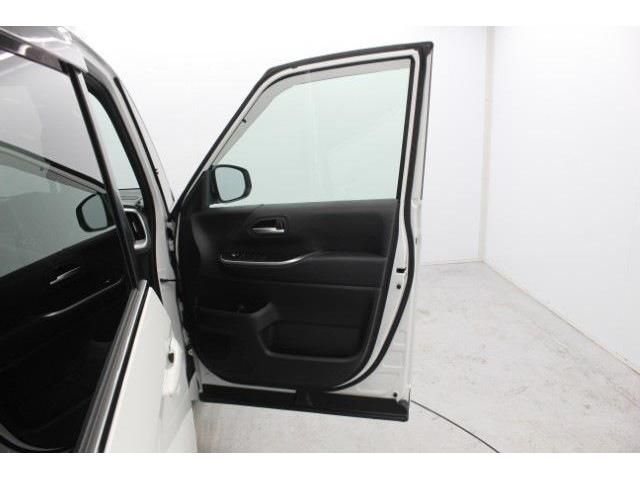 TOYOTA NOAH HYBRID 2022 Image 31