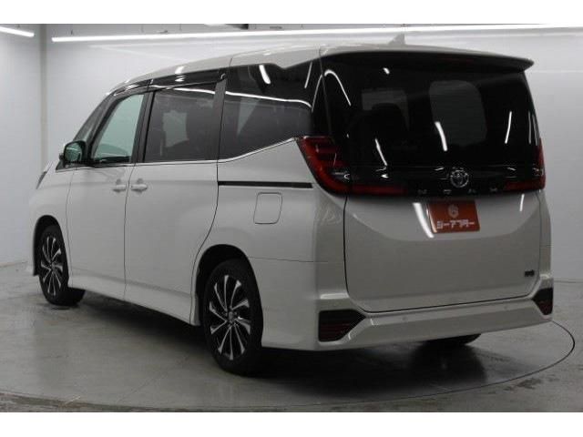 TOYOTA NOAH HYBRID 2022 Image 31