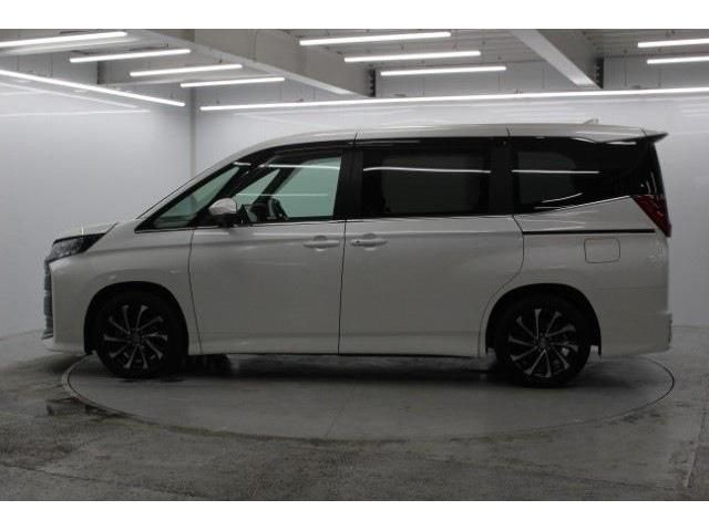 TOYOTA NOAH HYBRID 2022 Image 31