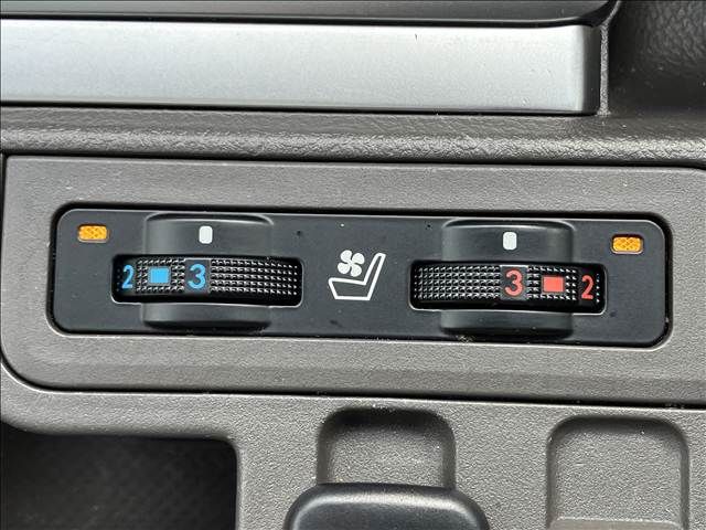 TOYOTA LANDCRUISER PRADO 2018 Image 31