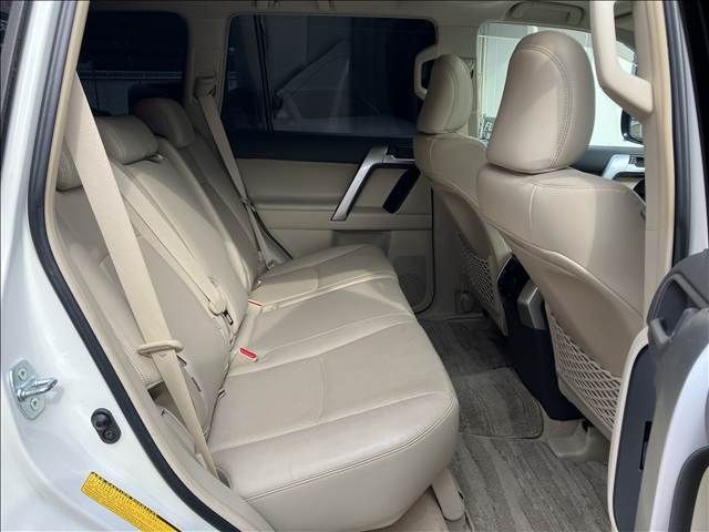 TOYOTA LANDCRUISER PRADO 2018 Image 31