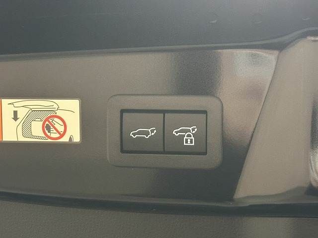 TOYOTA PRIUS 4WD 2023 Image 31