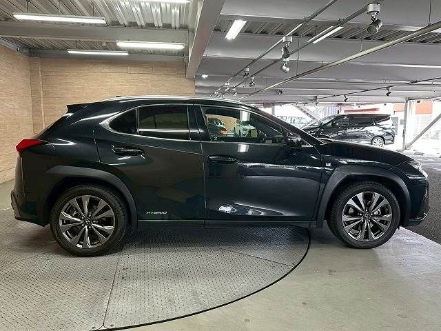 TOYOTA LEXUS UX250H 2020 Image 31