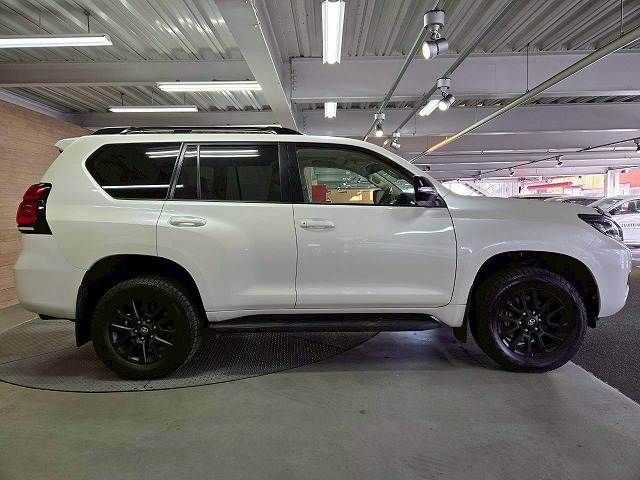 TOYOTA LANDCRUISER PRADO 2023 Image 31