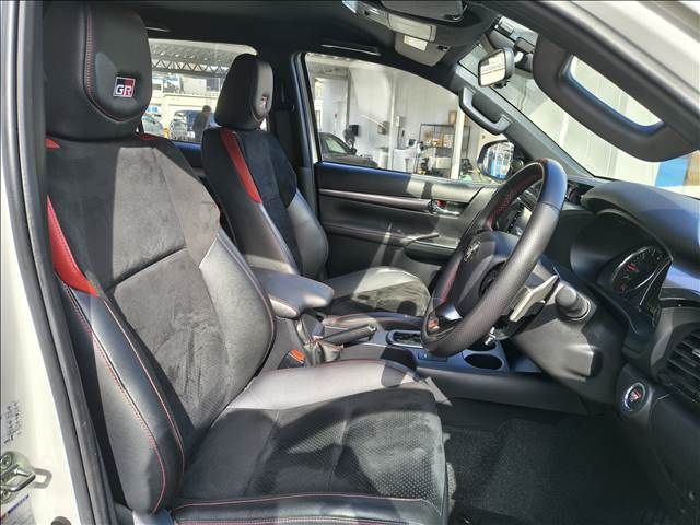 TOYOTA HILUX 4WD 2023 Image 31