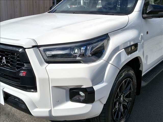TOYOTA HILUX 4WD 2023 Image 31