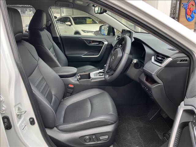 TOYOTA RAV4 HYBRID 4WD 2023 Image 31