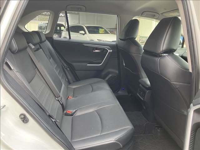 TOYOTA RAV4 HYBRID 4WD 2023 Image 31