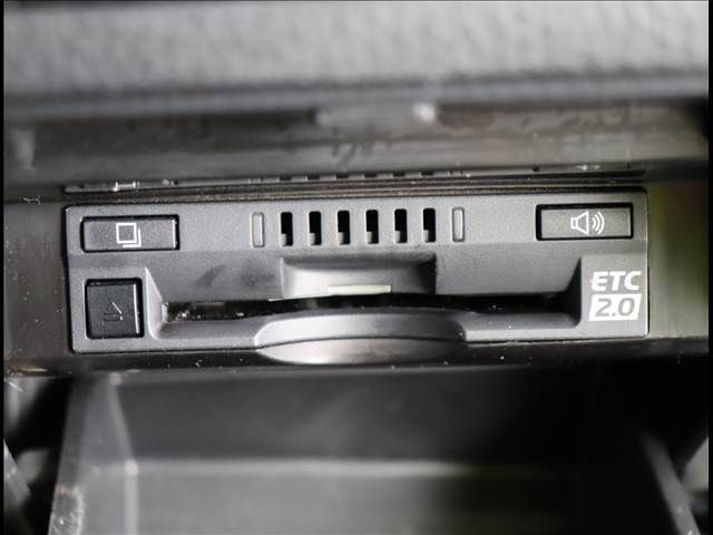 TOYOTA CAMRY HYBRID 2017 Image 31