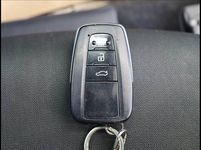 TOYOTA CAMRY HYBRID 2017 Image 31