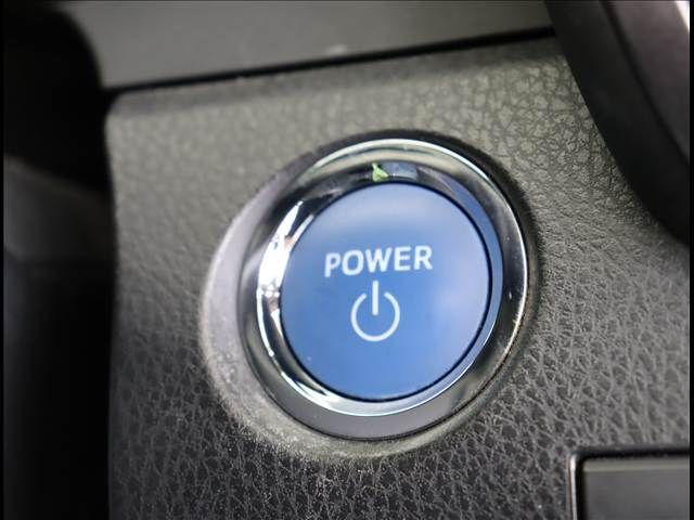 TOYOTA CAMRY HYBRID 2017 Image 31