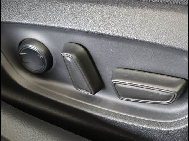 TOYOTA CAMRY HYBRID 2017 Image 31