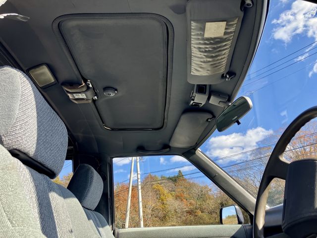 TOYOTA HILUXSURF VAN 4WD 1986 Image 31