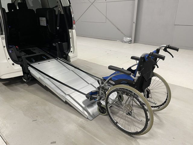 NISSAN SERENA  WG 2018 Image 31