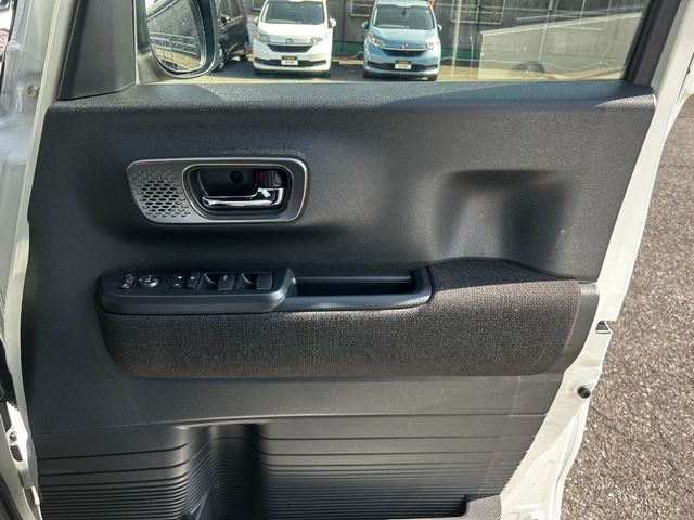 HONDA N BOX CUSTOM 2024 Image 31