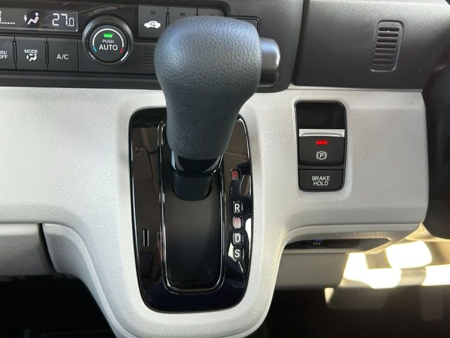 HONDA N BOX 2024 Image 31