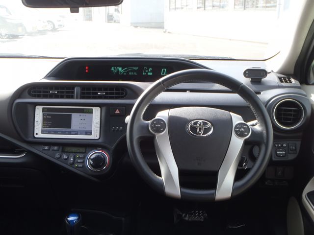 TOYOTA AQUA 2013 Image 31