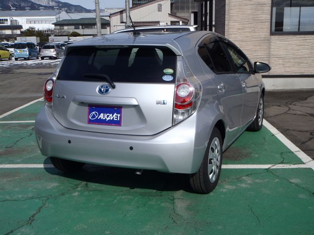 TOYOTA AQUA 2013 Image 31