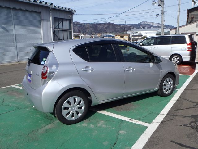 TOYOTA AQUA 2013 Image 31