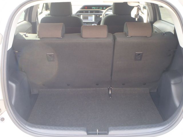 TOYOTA AQUA 2013 Image 31