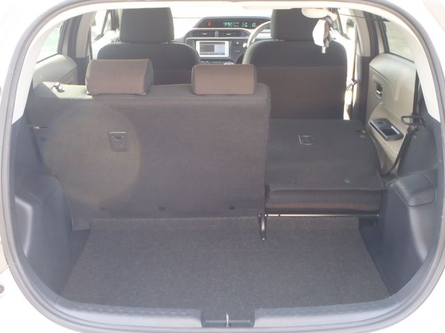 TOYOTA AQUA 2013 Image 31