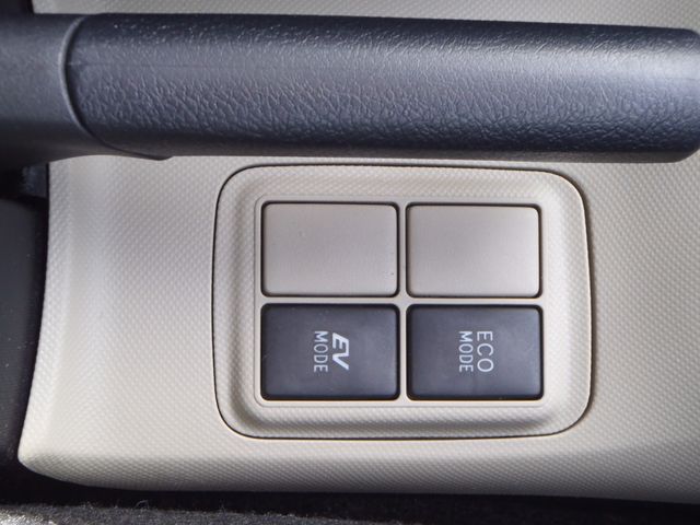 TOYOTA AQUA 2013 Image 31