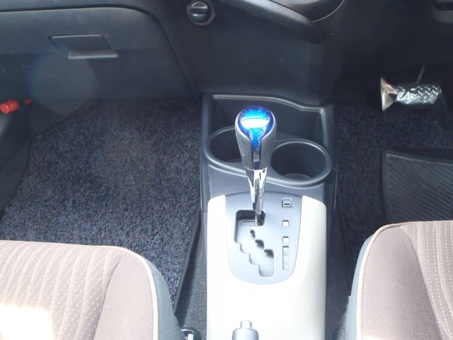 TOYOTA AQUA 2013 Image 31