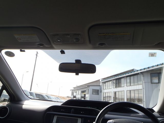 TOYOTA AQUA 2013 Image 31