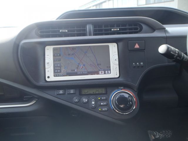 TOYOTA AQUA 2013 Image 31