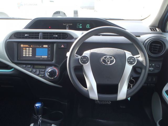 TOYOTA AQUA 2012 Image 31