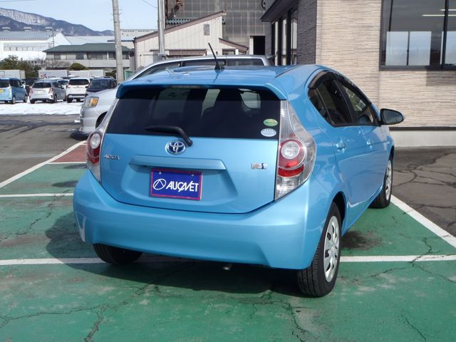 TOYOTA AQUA 2012 Image 31