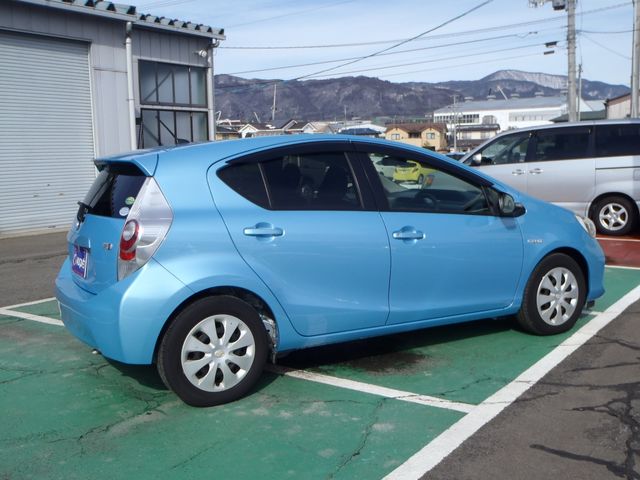 TOYOTA AQUA 2012 Image 31