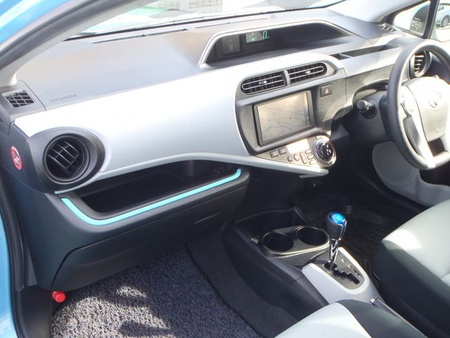 TOYOTA AQUA 2012 Image 31