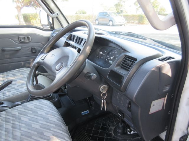 DAIHATSU HIJET TRUCK 4WD 2004 Image 31