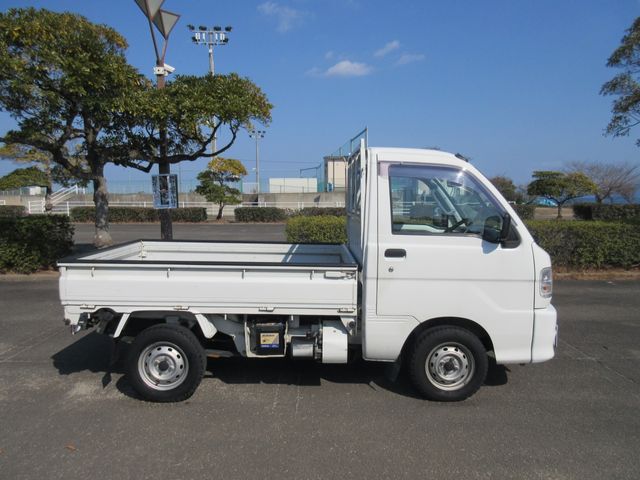 DAIHATSU HIJET TRUCK 4WD 2004 Image 31