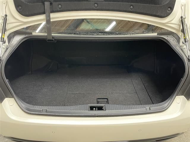 TOYOTA CROWN SEDAN HYBRID 2017 Image 31