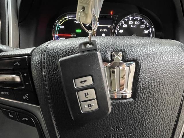 TOYOTA CROWN SEDAN HYBRID 2017 Image 31