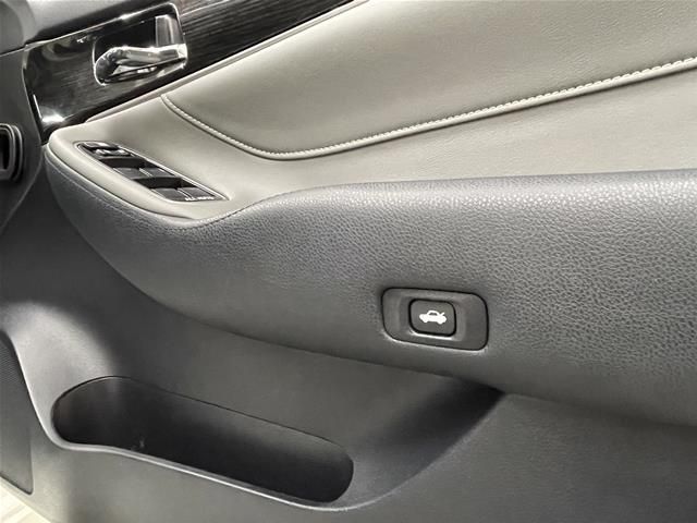 TOYOTA CROWN SEDAN HYBRID 2017 Image 31