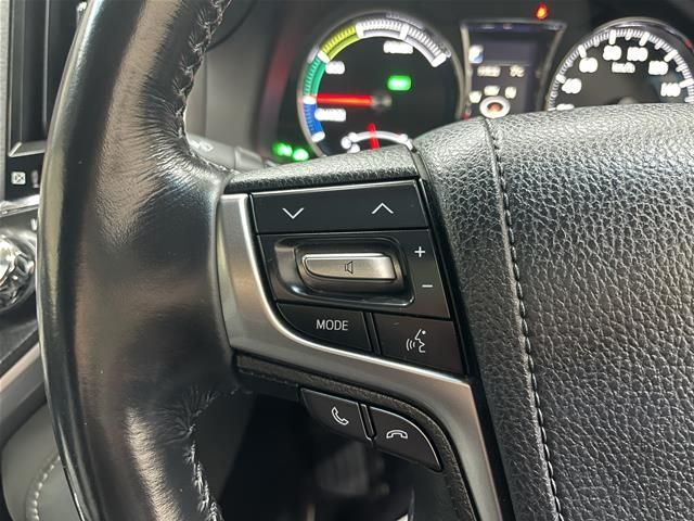 TOYOTA CROWN SEDAN HYBRID 2017 Image 31