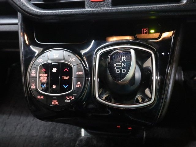 TOYOTA NOAH HYBRID 2020 Image 31