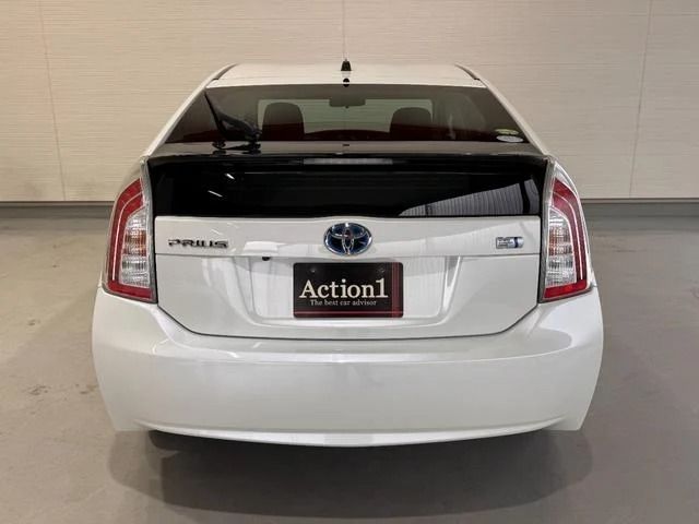 TOYOTA PRIUS 2013 Image 31