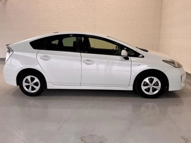 TOYOTA PRIUS 2013 Image 31
